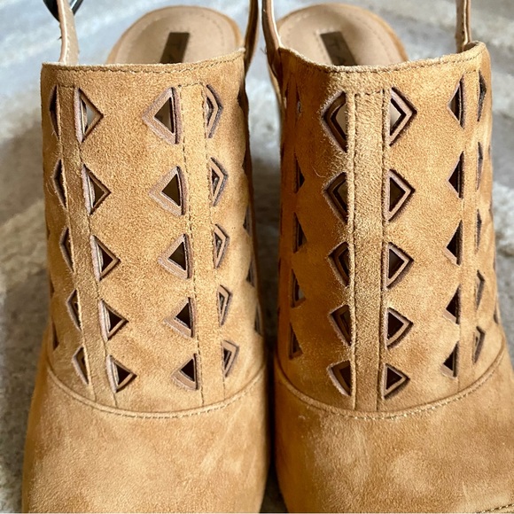 Tahari Marvel High Heel Slingback Camel Suede cutout Design Sandals US 5.5 - Picture 4 of 10